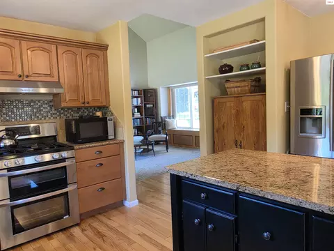 Kitchen - 1599 Samuels Rd, Sandpoint, ID 83864 photo 2 of 4