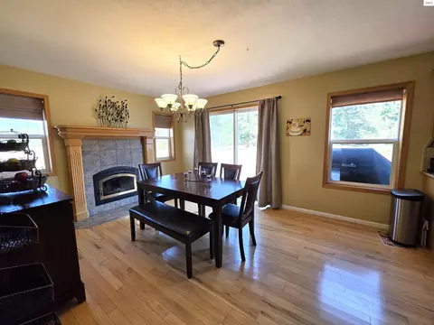 Dining - 1599 Samuels Rd, Sandpoint, ID 83864 photo 3 of 4