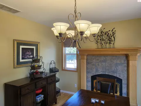 Dining - 1599 Samuels Rd, Sandpoint, ID 83864 photo 1 of 4