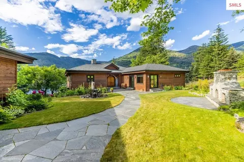 55 La Vita Bella Ln, Hope, ID 83836