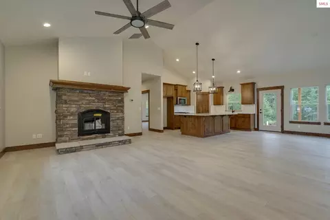 Living - L1b8 N Eclipse Road, Rathdrum, ID 83858 photo 1 of 7