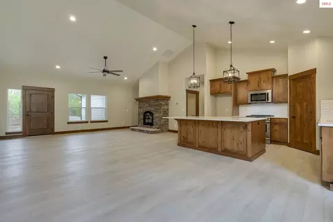Living - L1b8 N Eclipse Road, Rathdrum, ID 83858 photo 6 of 7