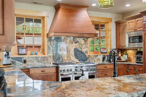 Kitchen - 26368 Highway 2, Dover, ID 83825 photo 7 of 12