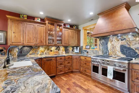 Kitchen - 26368 Highway 2, Dover, ID 83825 photo 3 of 12