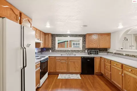 Kitchen - 1601 Main St, Sandpoint, ID 83864 photo 1 of 8