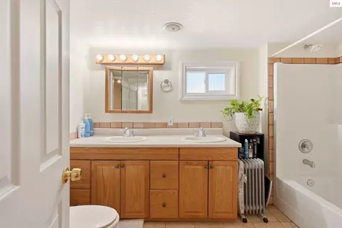 Bath - 1601 Main St, Sandpoint, ID 83864 photo 2 of 4