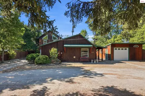 Exterior - 1601 Main St, Sandpoint, ID 83864 photo 2 of 17