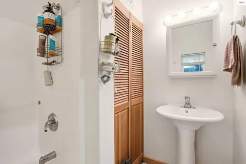 Bath - 1601 Main St, Sandpoint, ID 83864 photo 3 of 4