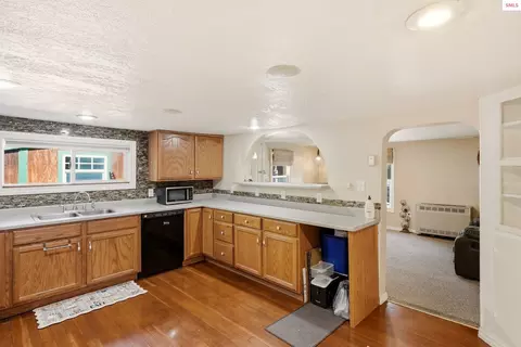 Kitchen - 1601 Main St, Sandpoint, ID 83864 photo 2 of 8