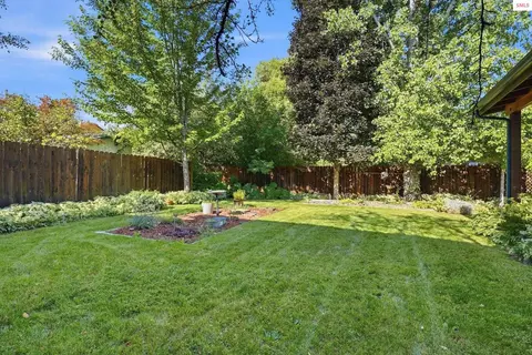 Exterior - 1601 Main St, Sandpoint, ID 83864 photo 8 of 17