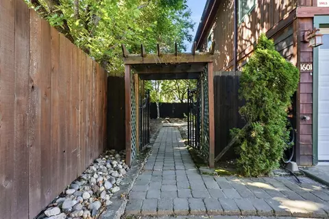 Exterior - 1601 Main St, Sandpoint, ID 83864 photo 15 of 17