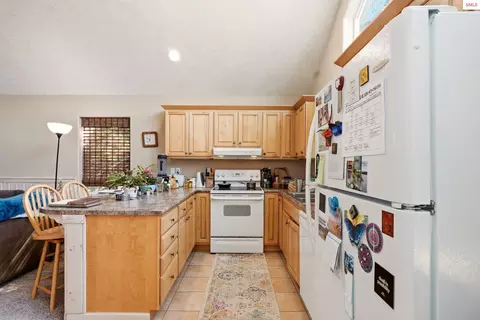 Kitchen - 1601 Main St, Sandpoint, ID 83864 photo 6 of 8
