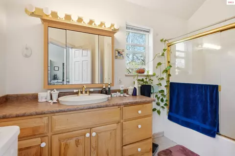 Bath - 1601 Main St, Sandpoint, ID 83864 photo 4 of 4