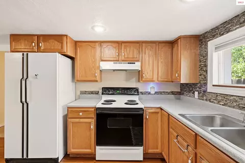 Kitchen - 1601 Main St, Sandpoint, ID 83864 photo 3 of 8