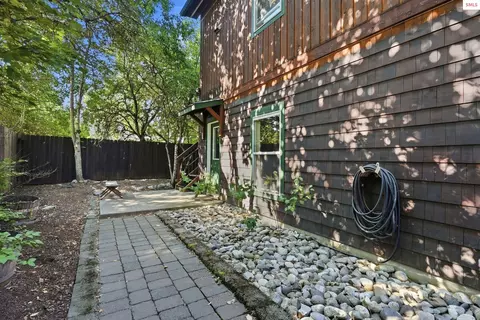 Exterior - 1601 Main St, Sandpoint, ID 83864 photo 13 of 17