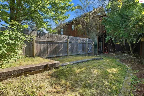 Exterior - 1601 Main St, Sandpoint, ID 83864 photo 6 of 17