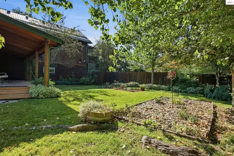 Exterior - 1601 Main St, Sandpoint, ID 83864 photo 11 of 17