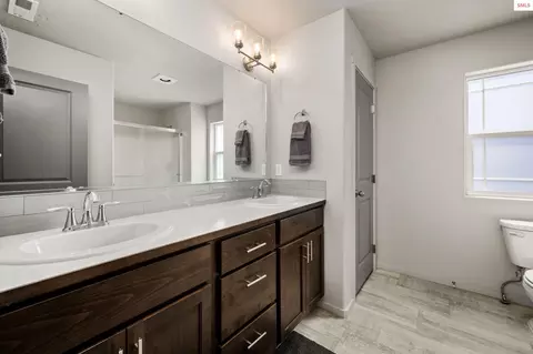 Bath - 1596 N Minam Loop, Post Falls, ID 83854 photo 1 of 4