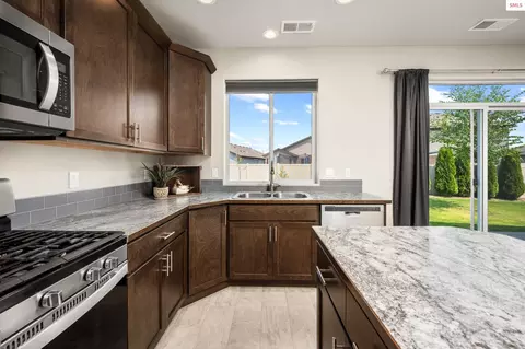 Kitchen - 1596 N Minam Loop, Post Falls, ID 83854 photo 3 of 4