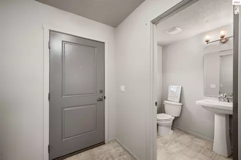Entry Way - 1596 N Minam Loop, Post Falls, ID 83854 photo 1 of 2