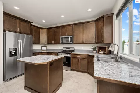 Kitchen - 1596 N Minam Loop, Post Falls, ID 83854 photo 1 of 4