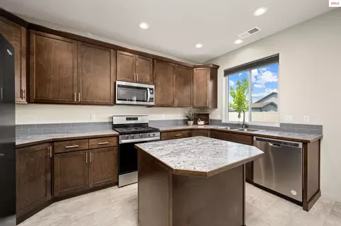Kitchen - 1596 N Minam Loop, Post Falls, ID 83854 photo 2 of 4