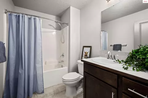 Bath - 1596 N Minam Loop, Post Falls, ID 83854 photo 2 of 4