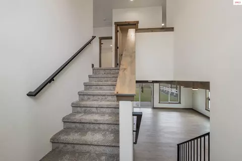 Entry Way - 159 Backtrack Rd, Sandpoint, ID 83864 photo 2 of 3