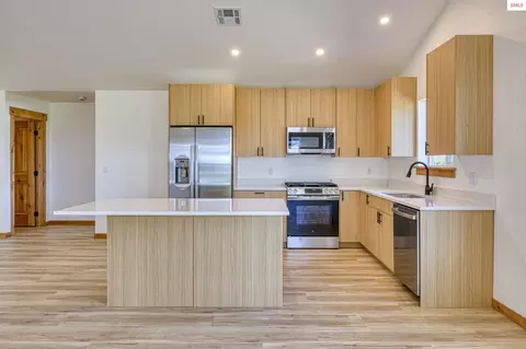 Kitchen - 3596 N Blaze Loop, Post Falls, ID 83854 photo 6 of 7