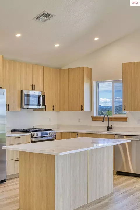 Kitchen - 3596 N Blaze Loop, Post Falls, ID 83854 photo 5 of 7