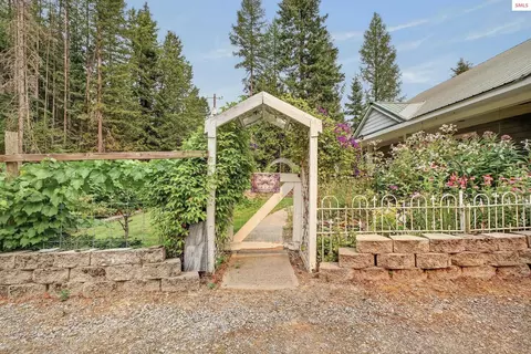Exterior - 403 Fall Crk, Naples, ID 83847 photo 4 of 20