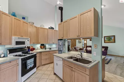 Kitchen - 403 Fall Crk, Naples, ID 83847 photo 1 of 5