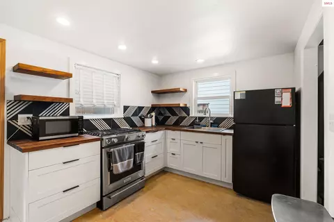 Kitchen - 905 Pine St, Sandpoint, ID 83864 photo 5 of 6