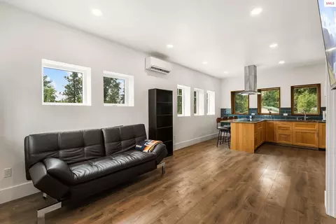 Living - 905 Pine St, Sandpoint, ID 83864 photo 1 of 3