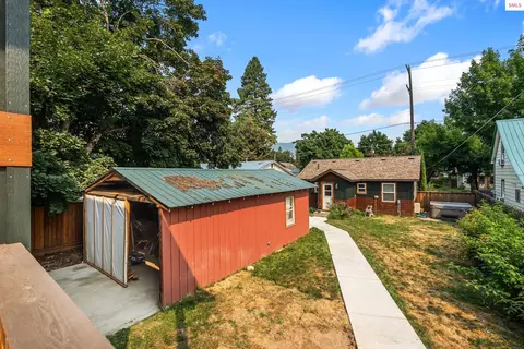 Exterior - 905 Pine St, Sandpoint, ID 83864 photo 8 of 9
