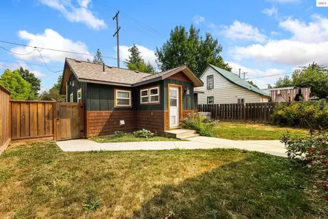 Exterior - 905 Pine St, Sandpoint, ID 83864 photo 3 of 9