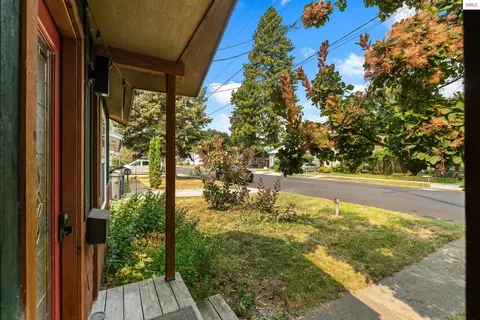 Exterior - 905 Pine St, Sandpoint, ID 83864 photo 5 of 9