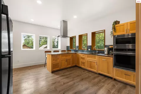 Kitchen - 905 Pine St, Sandpoint, ID 83864 photo 2 of 6