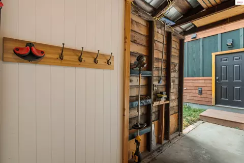 Entry Way - 905 Pine St, Sandpoint, ID 83864 photo 2 of 2