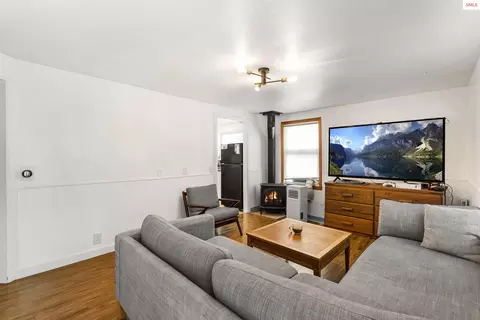 Living - 905 Pine St, Sandpoint, ID 83864 photo 3 of 3