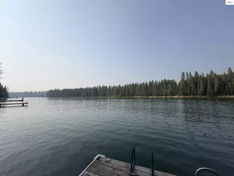 210 Cottonwood Ln, Priest River, ID 83856