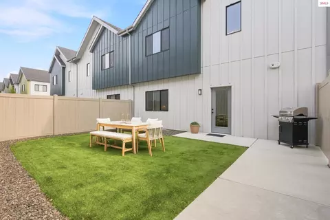 Exterior - 953 E Railroad Ave, Post Falls, ID 83854 photo 3 of 4