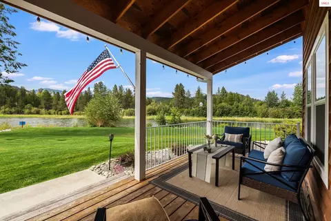 52 Pomrankey Ln, Dover, ID 83825