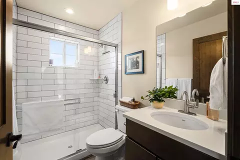 Bath - 52 Pomrankey Ln, Dover, ID 83825 photo 2 of 2