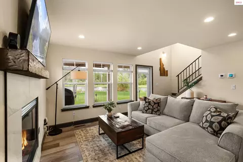 Living - 52 Pomrankey Ln, Dover, ID 83825 photo 2 of 2