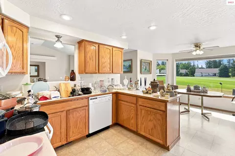Kitchen - 560 E Bunker Ave, Post Falls, ID 83854 photo 3 of 3