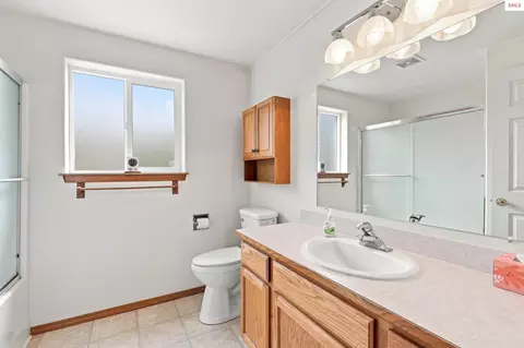 Bath - 560 E Bunker Ave, Post Falls, ID 83854 photo 3 of 3