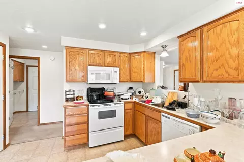 Kitchen - 560 E Bunker Ave, Post Falls, ID 83854 photo 1 of 3