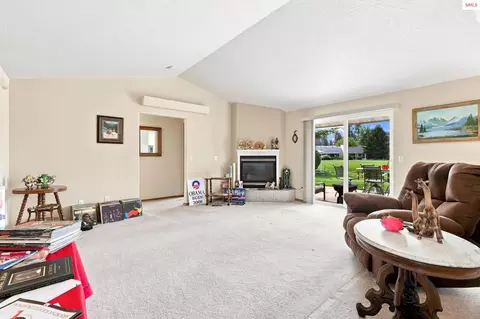 Living - 560 E Bunker Ave, Post Falls, ID 83854 photo 2 of 3