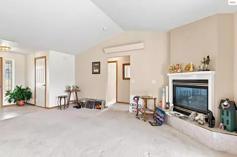 Living - 560 E Bunker Ave, Post Falls, ID 83854 photo 3 of 3